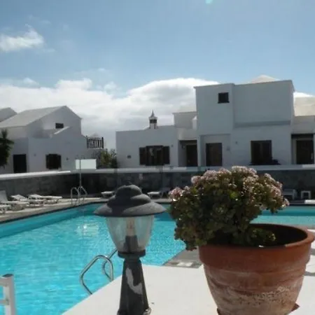 Hogar Palmera With Pool & Apartamento Playa Honda (Lanzarote)