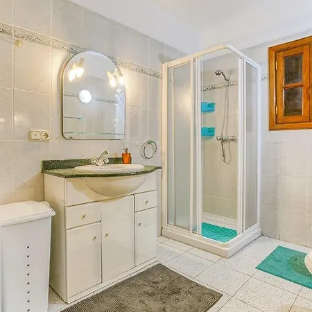 Hogar Palmera With Pool & Apartamento Playa Honda (Lanzarote)