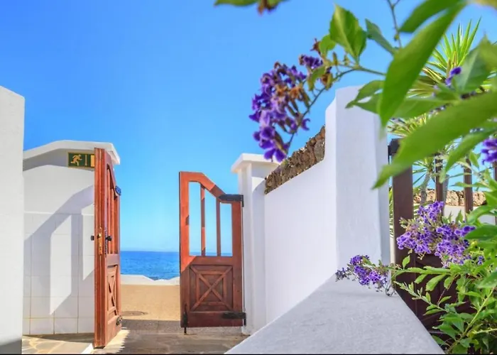 Hogar Palmera With Pool & Playa Honda (Lanzarote)