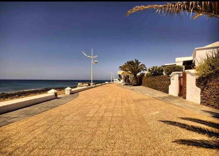 Hogar Palmera With Pool & Playa Honda (Lanzarote)